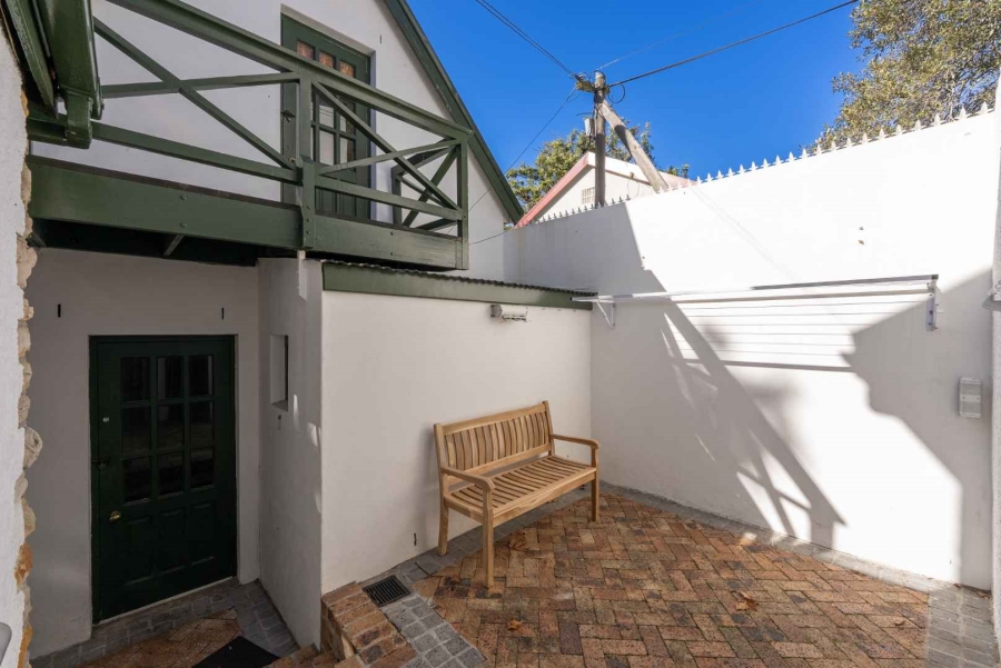 To Let 4 Bedroom Property for Rent in Kenilworth Upper Western Cape